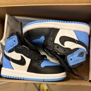 Jordan Retro High OG in University Blue and Black